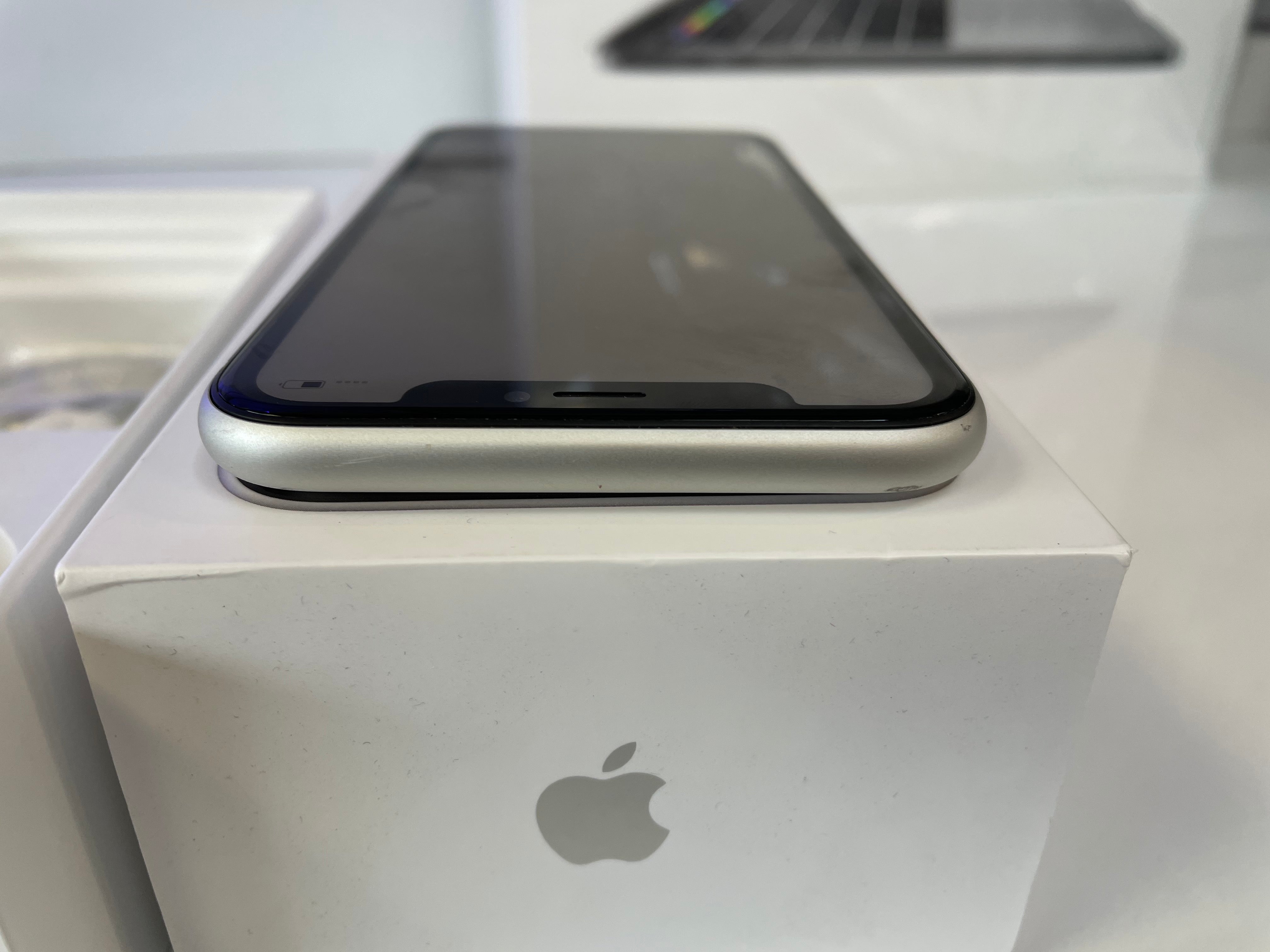 iPhone XR 128GB White