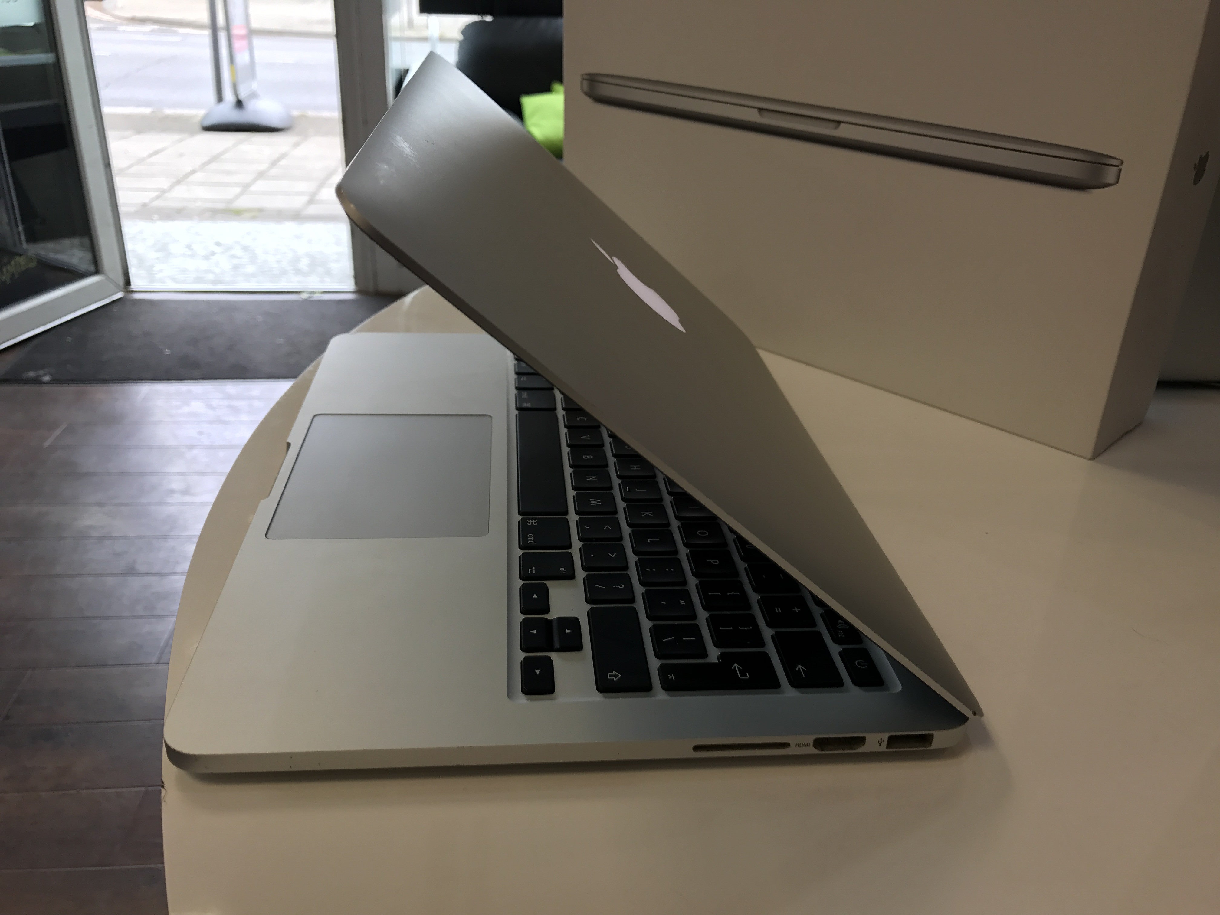 Apple Macbook Pro 13-inch: Retina 2.6GHz 2015 with 128GB SSD