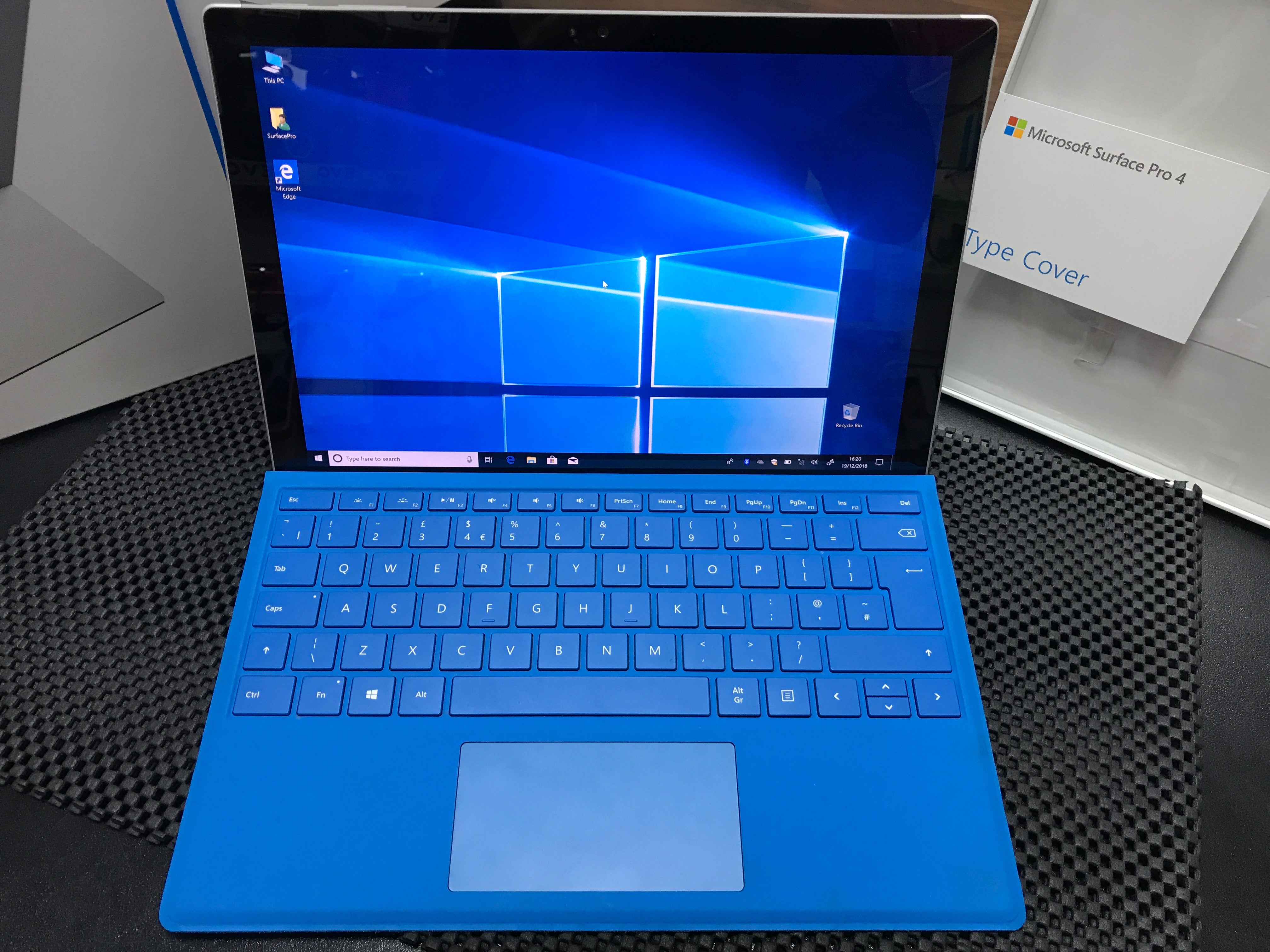 Microsoft Surface Pro 4 Intel 128GB 4GB + Keyboard