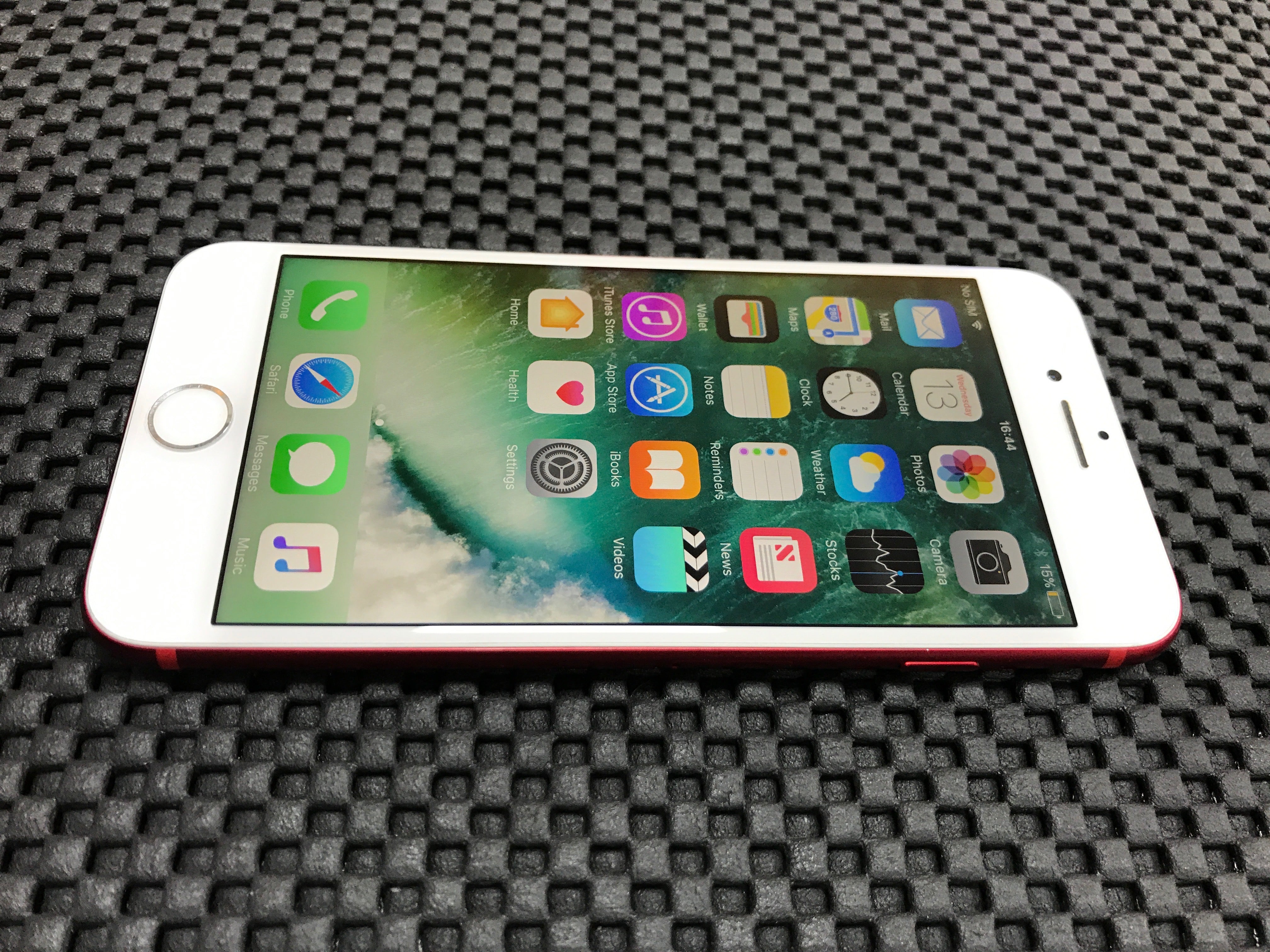 iPhone 7 128GB White/Red