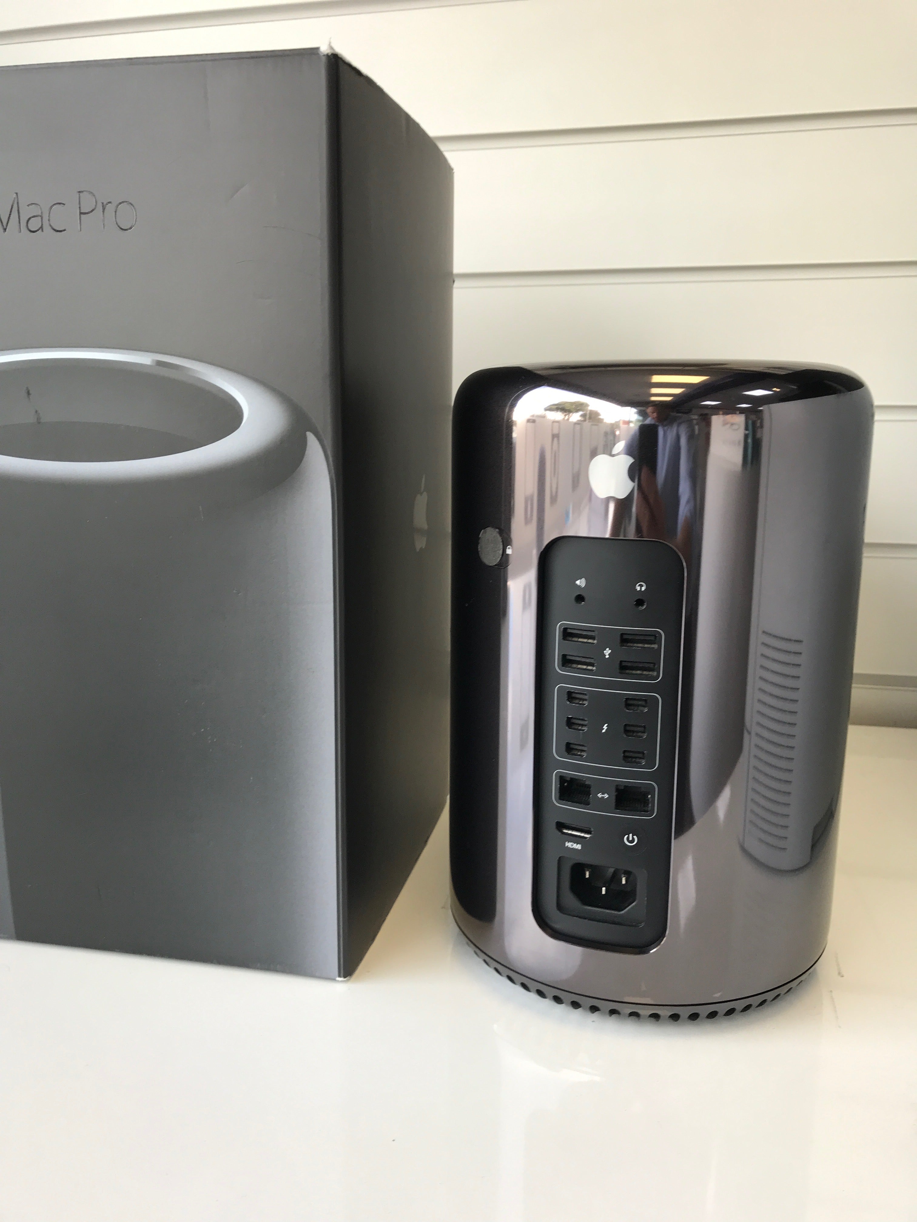 Mac Pro Xeon E5 3.7GHz 16GB 256GB