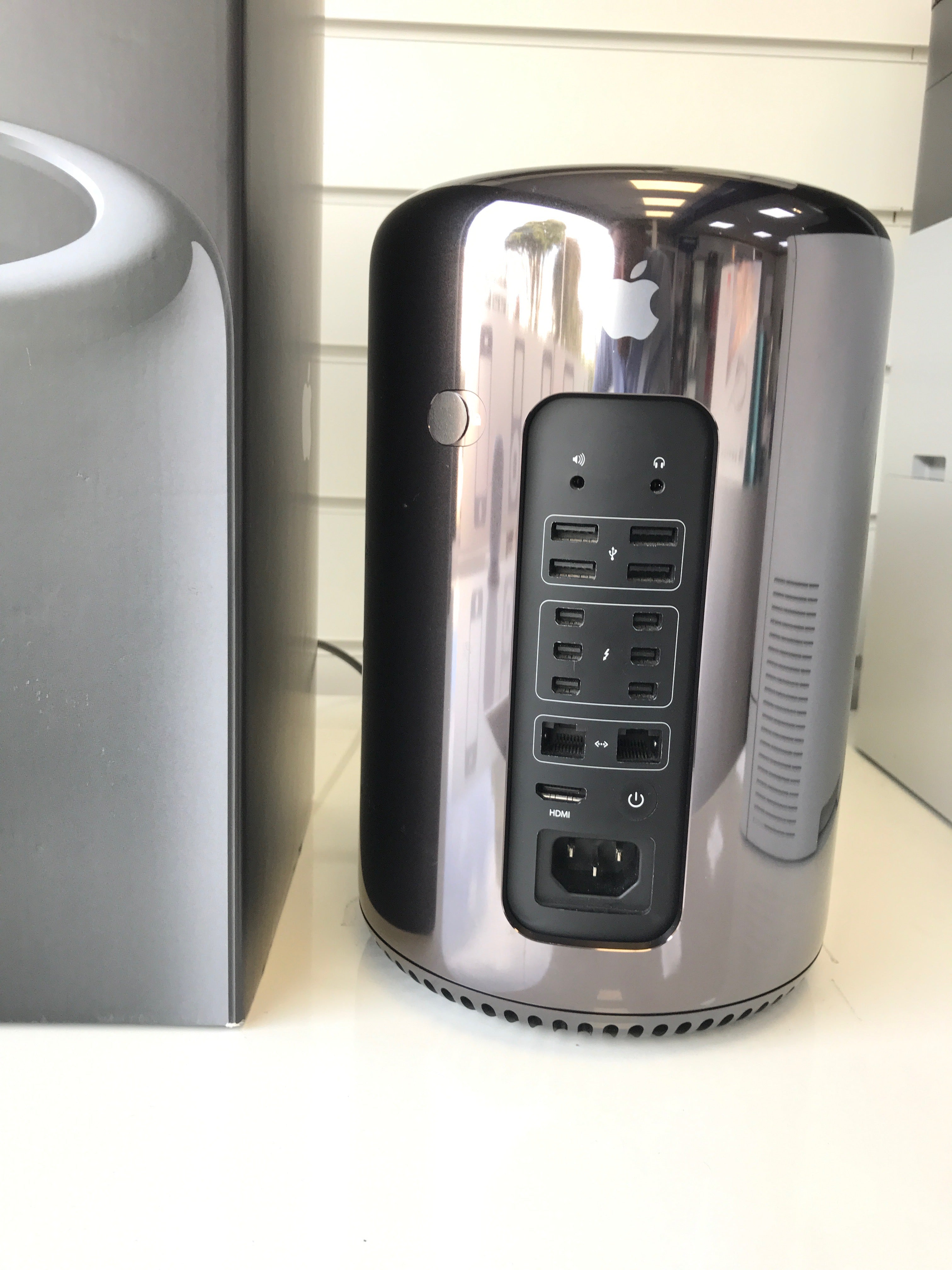 Mac Pro Xeon E5 3.7GHz 16GB 256GB