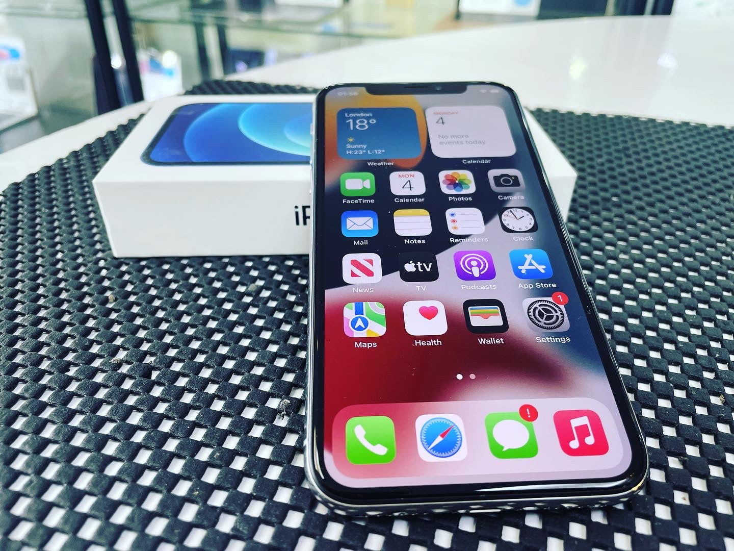 iPhone 8 64GB White