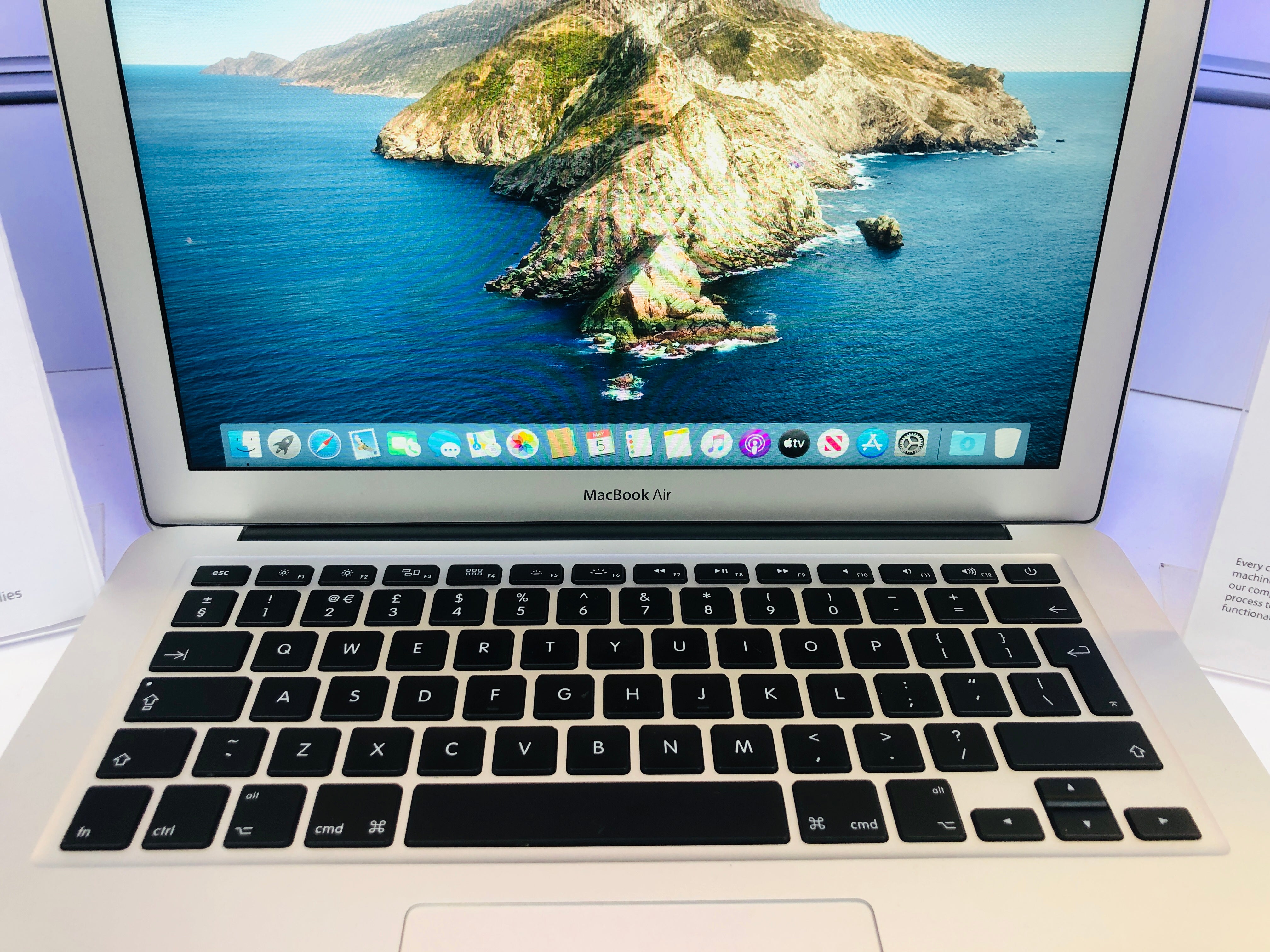 Apple MacBook Air 13-inch i7 8GB 512GB [H07RG942]