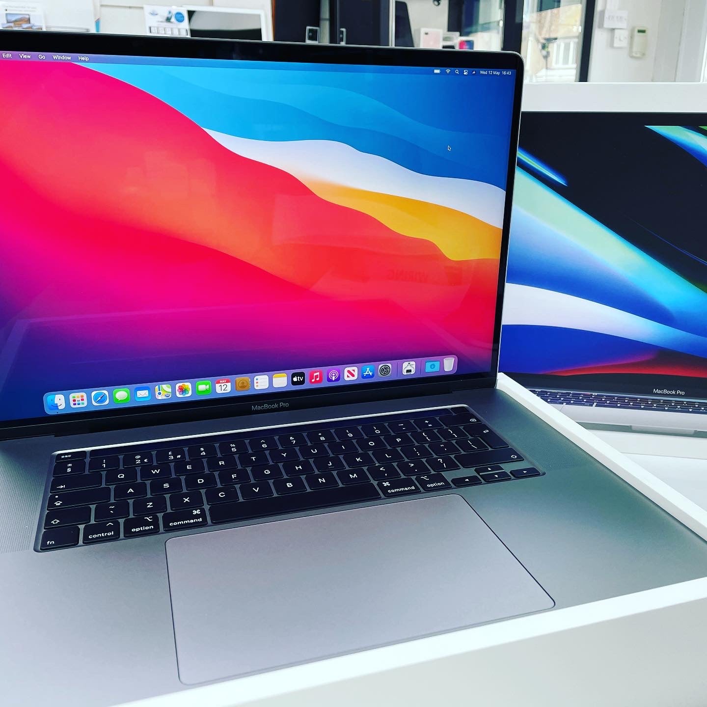 Apple MacBook Pro 16-inch i7 16GB 512GB 2019 Space Grey Monterey  8FMD6M