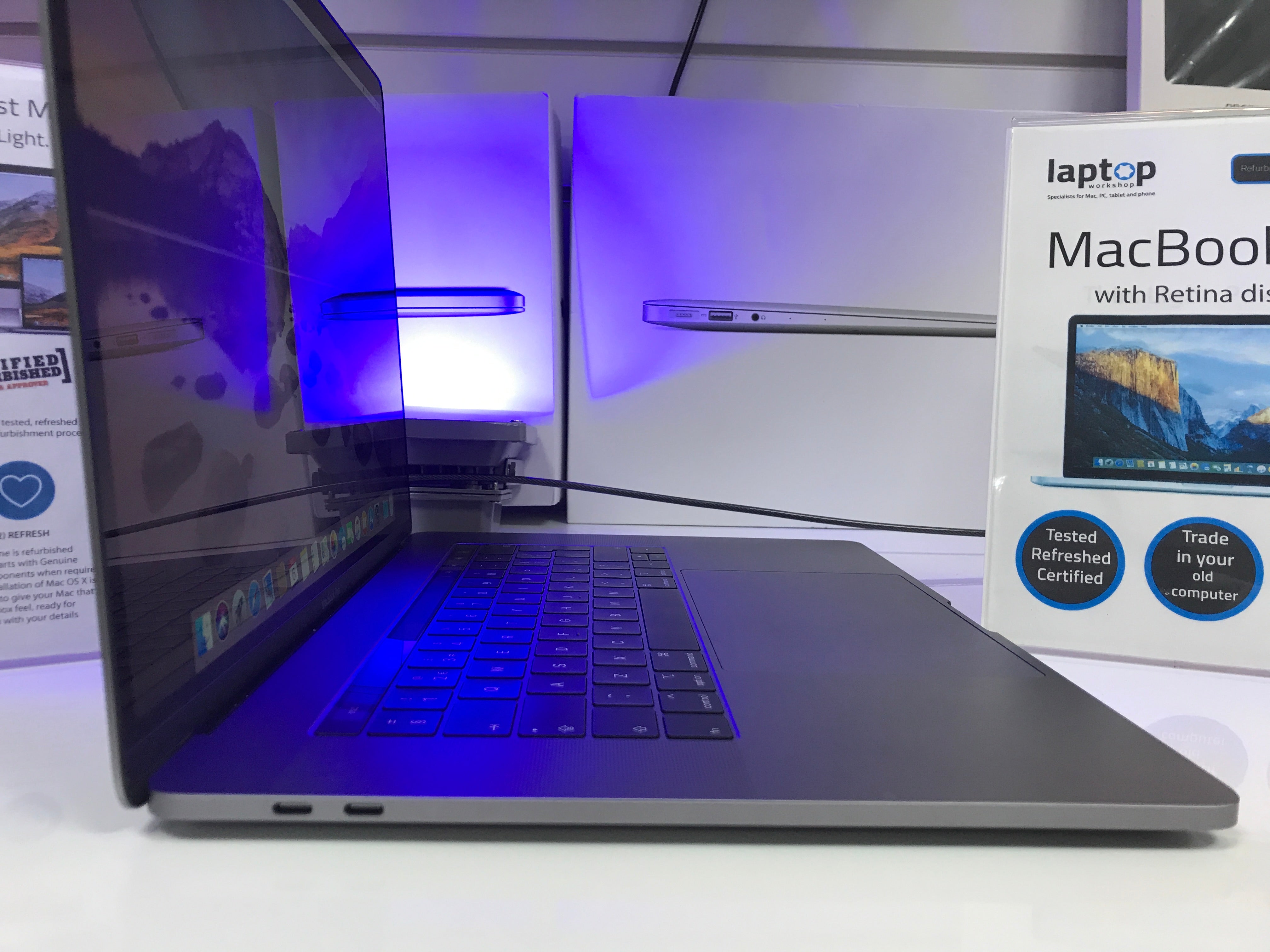 Apple MacBook Pro 15.4-inch 16GB 256GB Touchbar [NA]